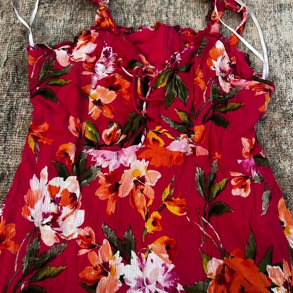 Lulu’s sleeveless summer dress - Picture 2 of 3